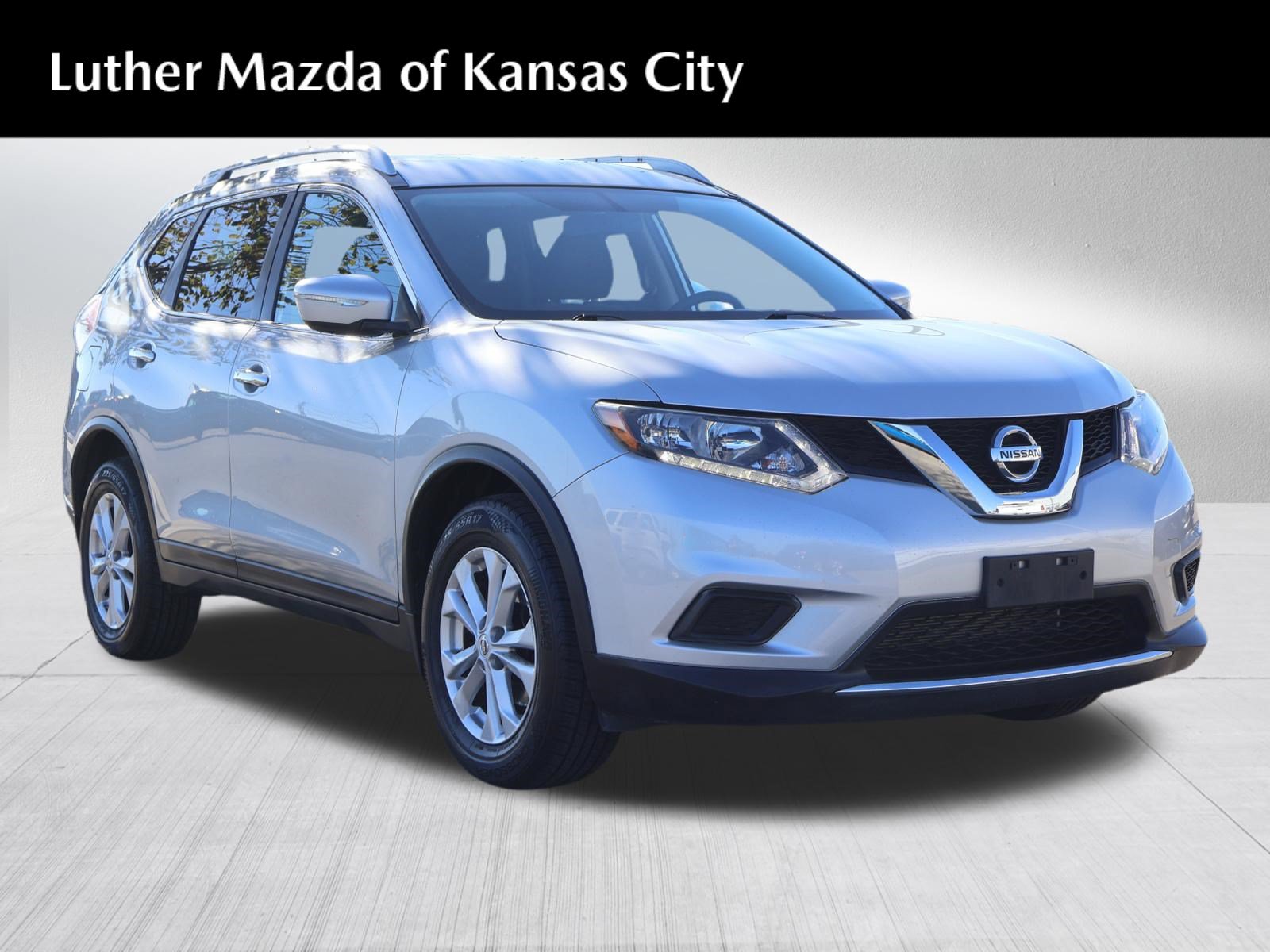 Used 2015 Nissan Rogue SV AWD/4WD image 1