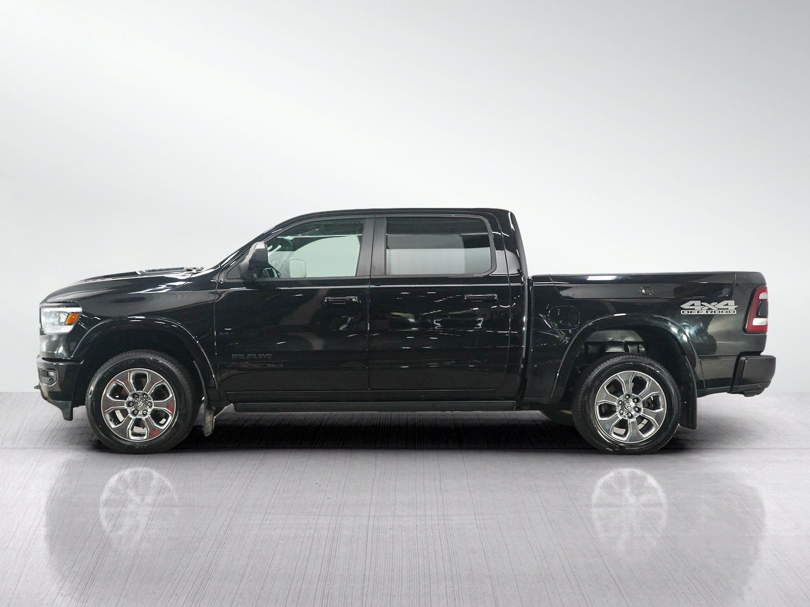 Used 2021 RAM 1500 Laramie AWD/4WD image 2
