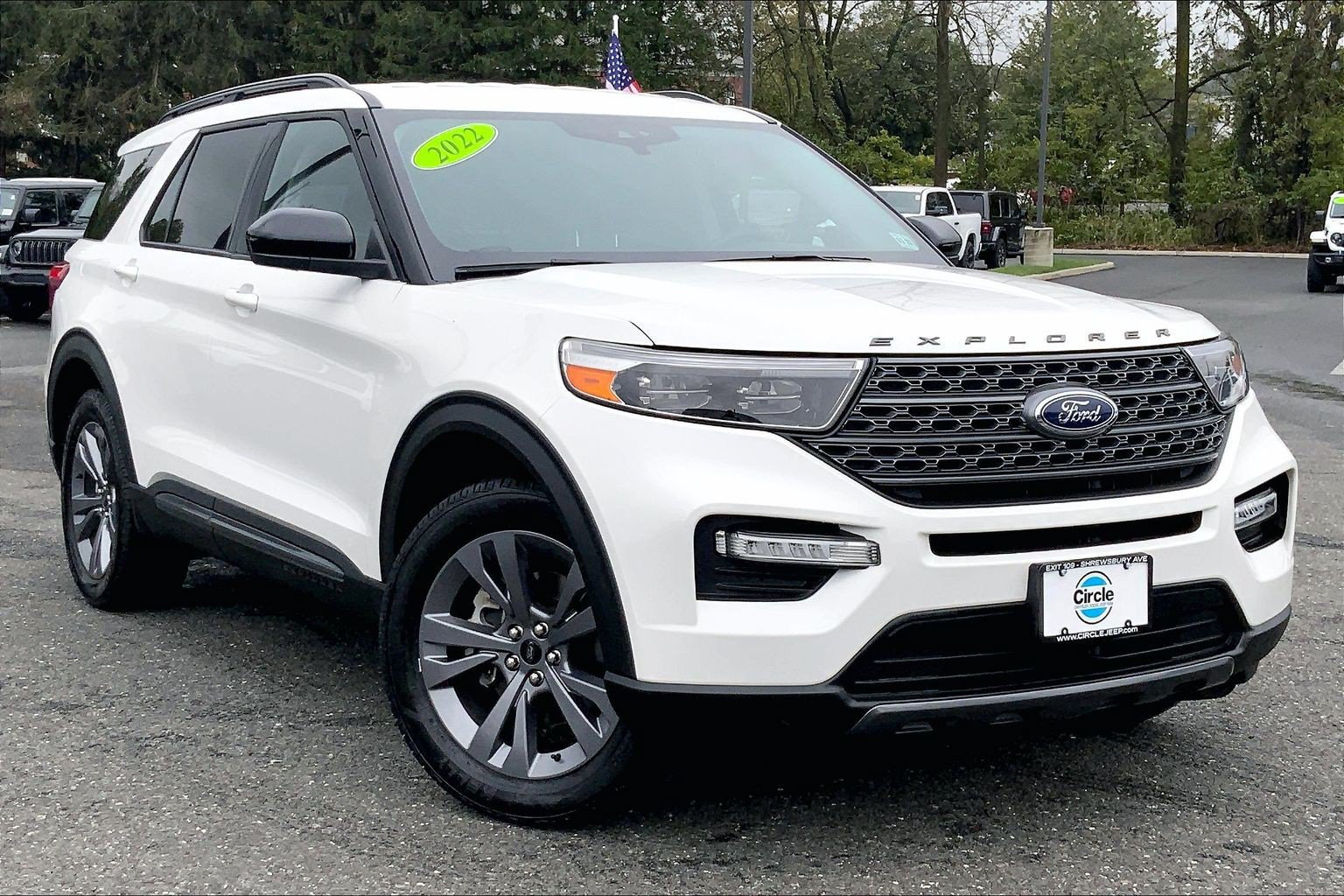 Used 2022 Ford Explorer XLT w/ Equipment Group 202A AWD/4WD image 2