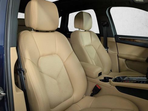 Certified 2023 Porsche Macan AWD/4WD image 24
