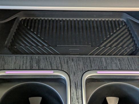 Used 2023 BMW 740i image 28