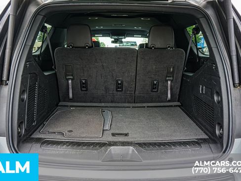 Used 2024 Chevrolet Suburban LT RWD image 26