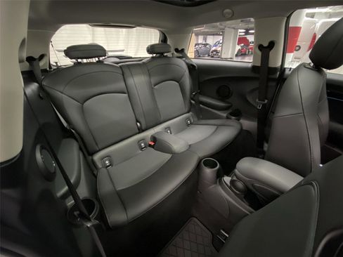 Used 2023 MINI Cooper 2-Door Hardtop image 29