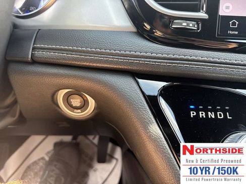 New 2026 Chrysler Pacifica Limited w/ Uconnect Theater Family Group FWD image 24