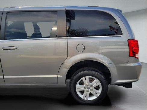 Used 2018 Dodge Grand Caravan SXT image 37