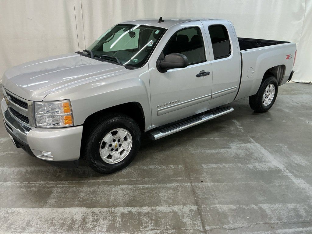 Used 2011 Chevrolet Silverado 1500 LT w/ All-Star Edition AWD/4WD image 3