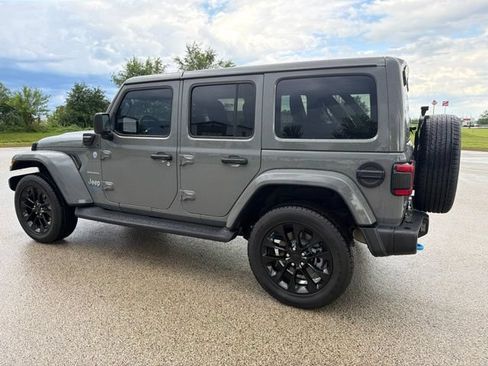 Used 2022 Jeep Wrangler Unlimited Sahara AWD/4WD image 2