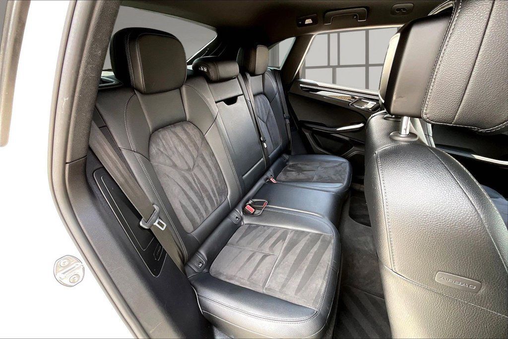 Used 2018 Porsche Macan AWD/4WD image 24