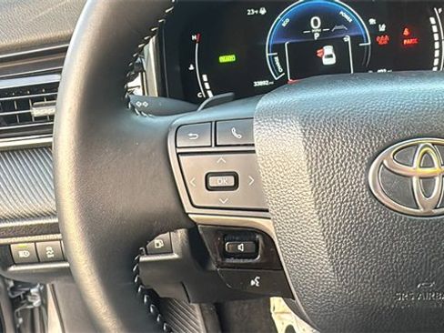 Used 2025 Toyota Camry SE image 17