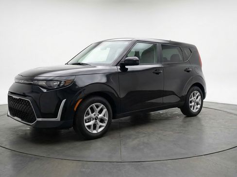 Used 2025 Kia Soul LX w/ LX Technology Package image 3