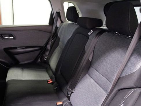 Used 2023 Nissan Rogue SV image 16