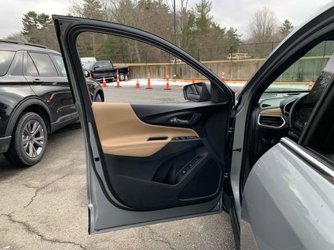 Used 2024 Chevrolet Equinox Premier image 17