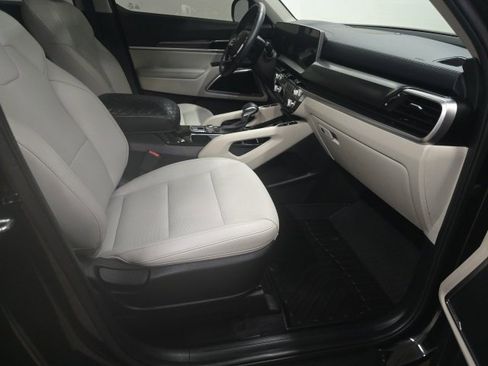 Used 2024 Kia Telluride S w/ S Sunroof Package image 3