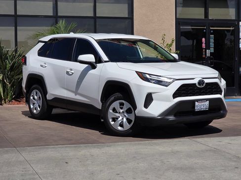 Used 2023 Toyota RAV4 LE AWD/4WD image 3