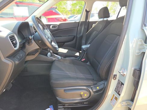 Used 2025 Hyundai Venue SEL image 5