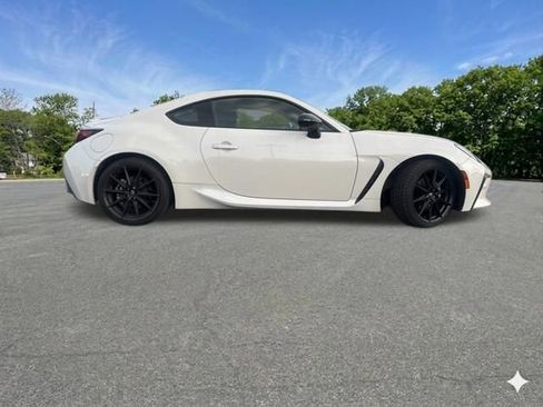 Used 2022 Toyota GR86 Premium w/ ALL Weather Mat Package (TMS) RWD image 5