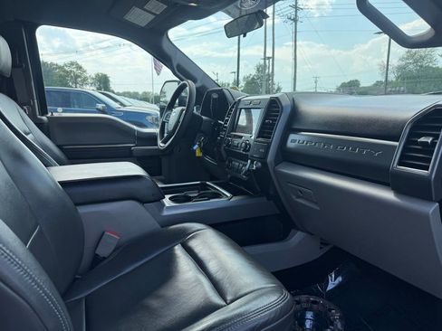 Used 2019 Ford F350 XLT w/ XLT Premium Package AWD/4WD image 11