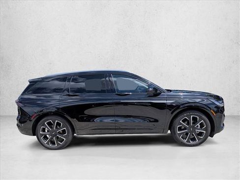 Used 2025 Lincoln Nautilus Reserve AWD/4WD image 4