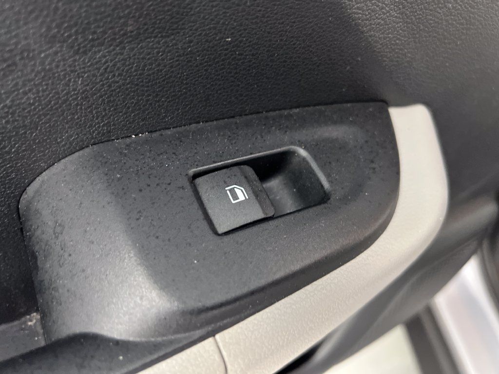 Used 2025 Hyundai Venue SEL FWD image 20