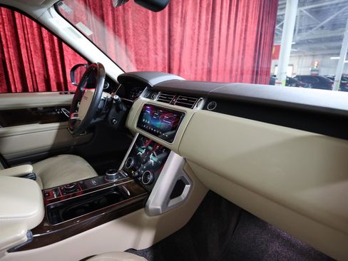 Used 2020 Land Rover Range Rover HSE image 22
