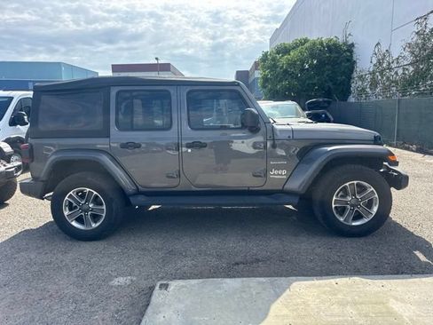 Used 2022 Jeep Wrangler Unlimited Sahara w/ LED Lighting Group AWD/4WD image 4