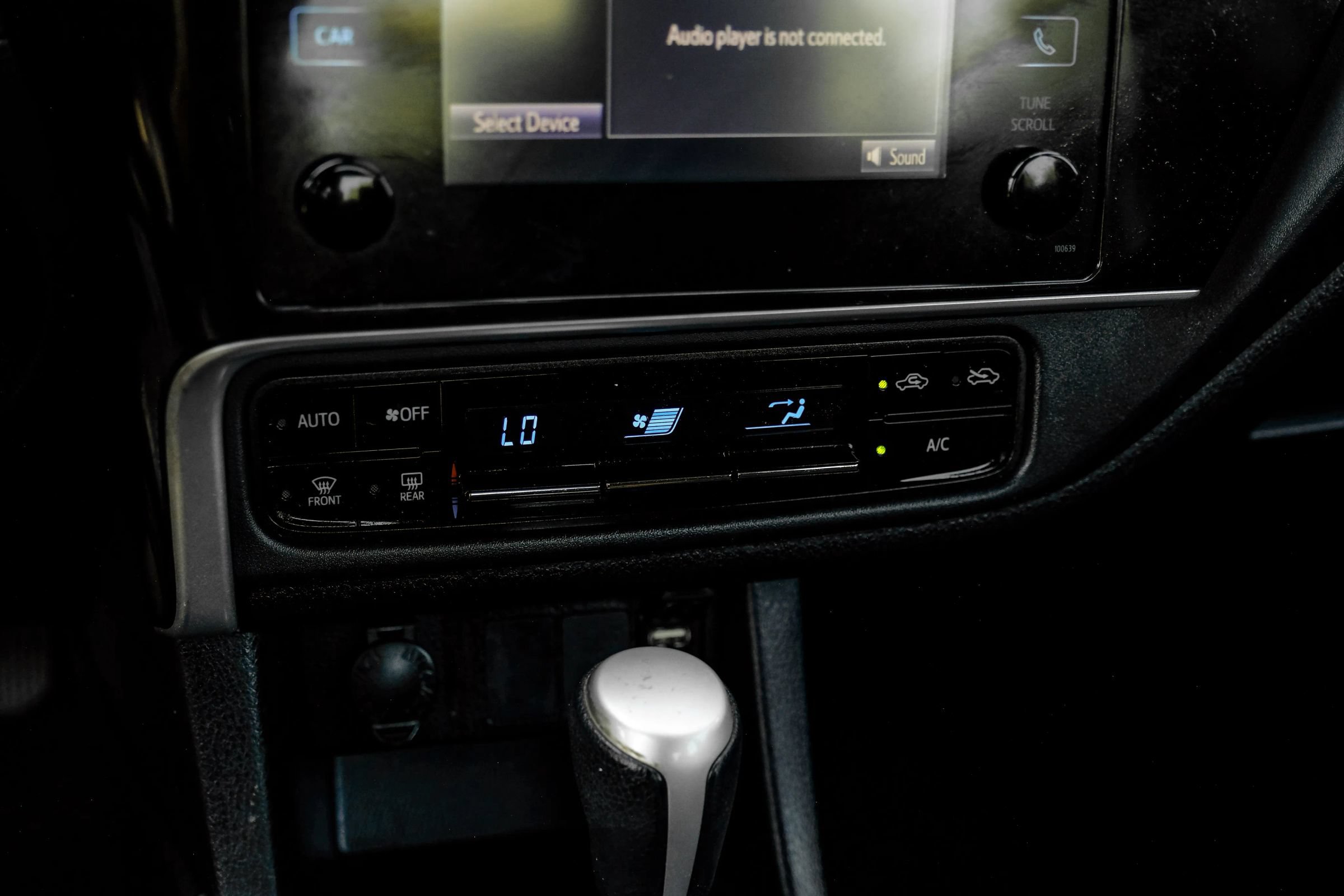 Used 2018 Toyota Corolla LE FWD image 31
