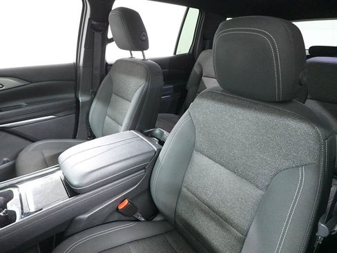 Used 2024 Chevrolet Traverse LT image 12