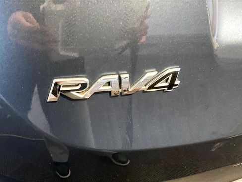 Used 2014 Toyota RAV4 LE image 9