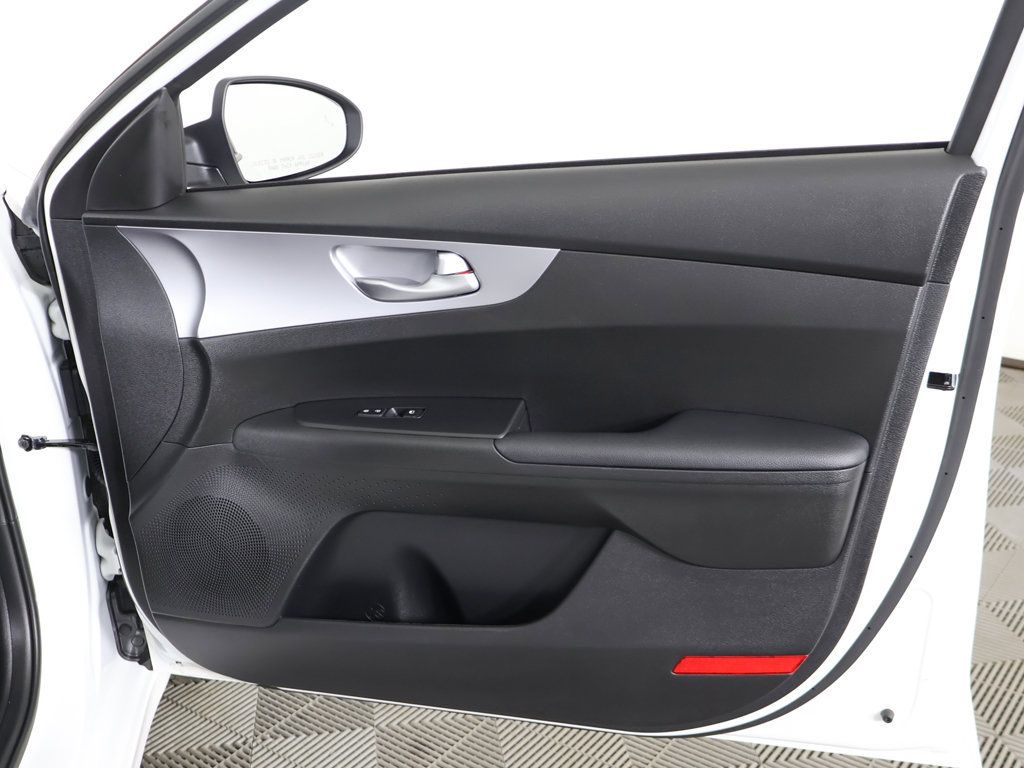 Used 2023 Kia Forte LXS w/ LXS Technology Package FWD image 22