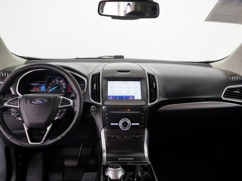 Used 2019 Ford Edge Titanium FWD image 9