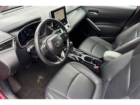 Used 2023 Toyota Corolla Cross XLE image 12