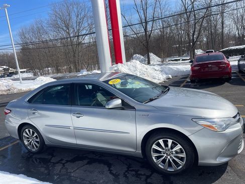 Used 2017 Toyota Camry XLE image 6