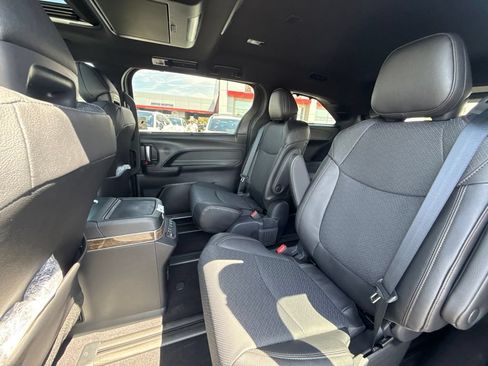 New 2026 Toyota Sienna Platinum AWD/4WD image 31