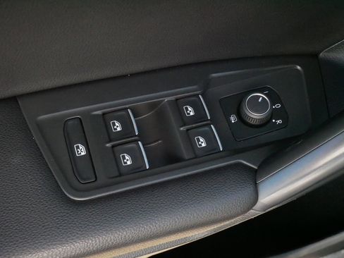 Certified 2021 Volkswagen Tiguan SE image 19