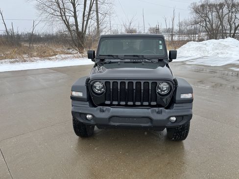 Used 2020 Jeep Wrangler Unlimited Sport image 2