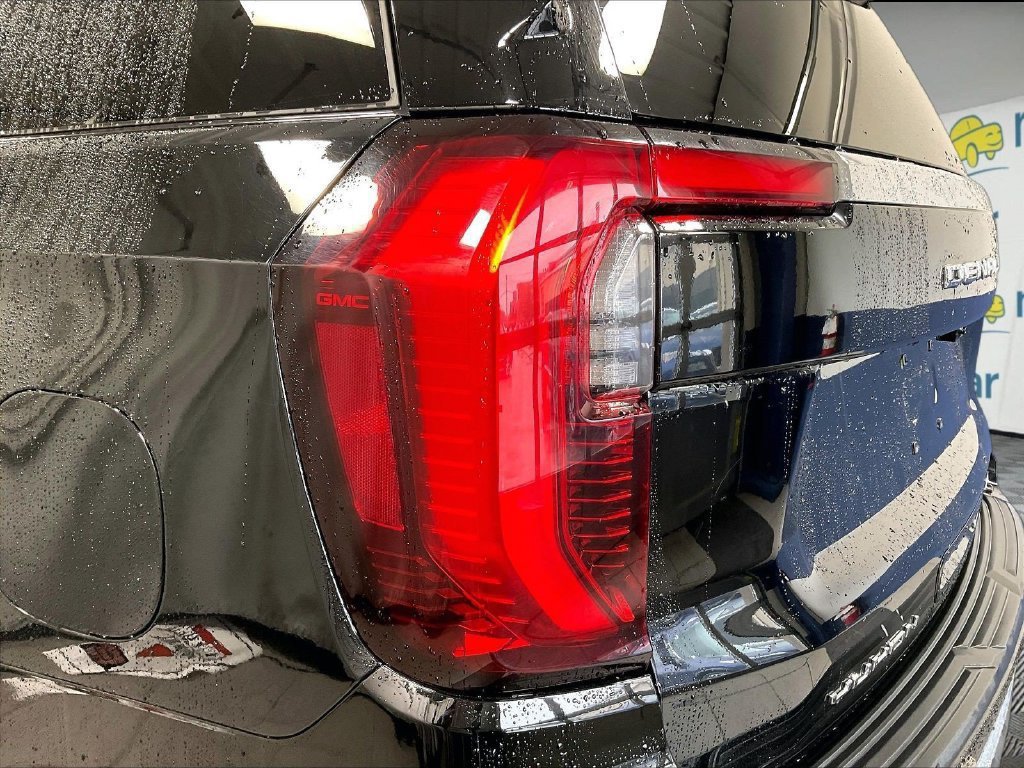 Used 2025 GMC Yukon Denali AWD/4WD image 33