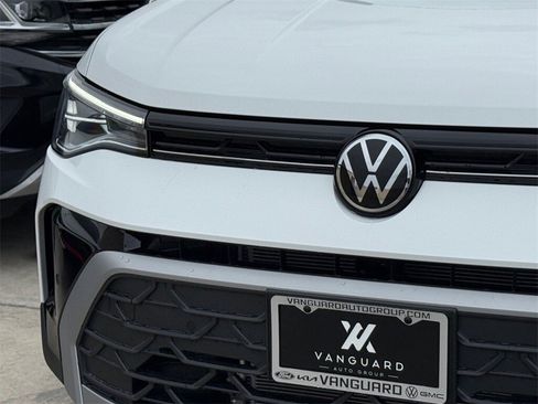 New 2026 Volkswagen Taos SE image 6