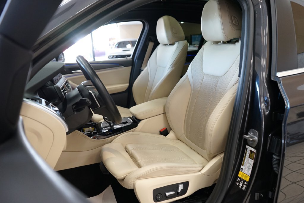 Used 2022 BMW X4 xDrive30i w/ Parking Assistance Package AWD/4WD image 2