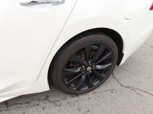 Used 2018 Nissan Maxima SR w/ Midnight Edition FWD image 12