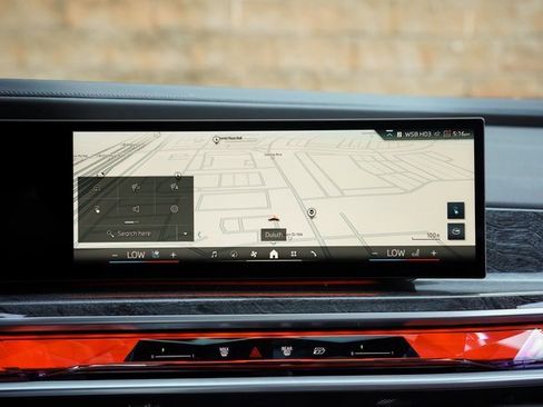 Used 2023 BMW i7 xDrive60 image 30