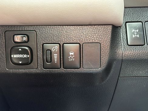 Used 2015 Toyota RAV4 XLE AWD/4WD image 12