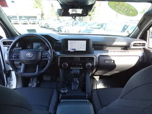 Certified 2025 Toyota Tacoma SR5 AWD/4WD image 24
