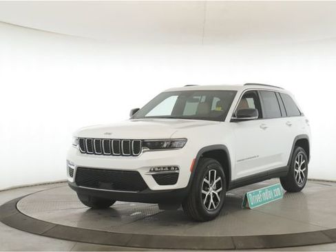 Used 2025 Jeep Grand Cherokee Limited image 10