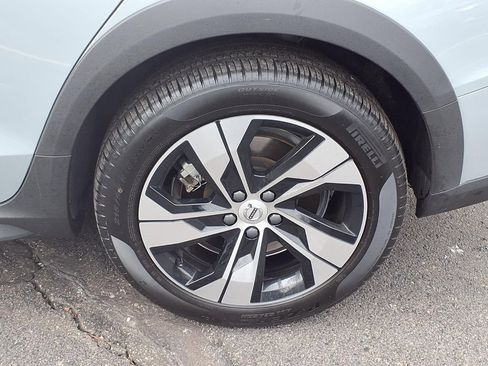 Used 2025 Volvo V60 B5 Cross Country Plus image 25