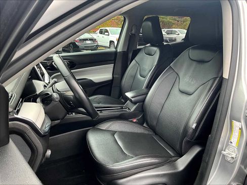 Used 2022 Jeep Compass Limited image 10