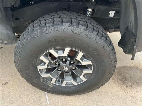 Used 2018 Toyota Tacoma TRD Off-Road AWD/4WD image 7