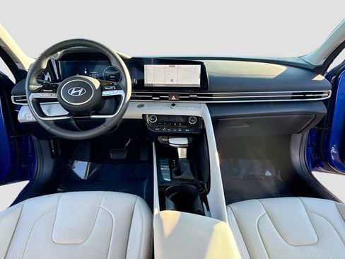 Certified 2025 Hyundai Elantra Limited image 3