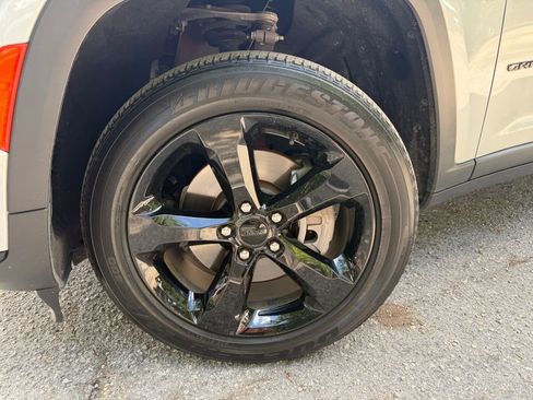 Certified 2021 Jeep Grand Cherokee L Laredo RWD image 9