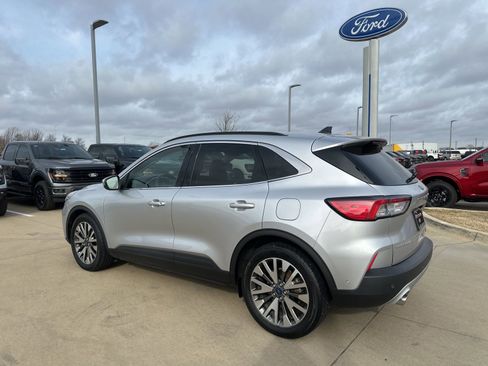 Used 2020 Ford Escape Titanium image 3