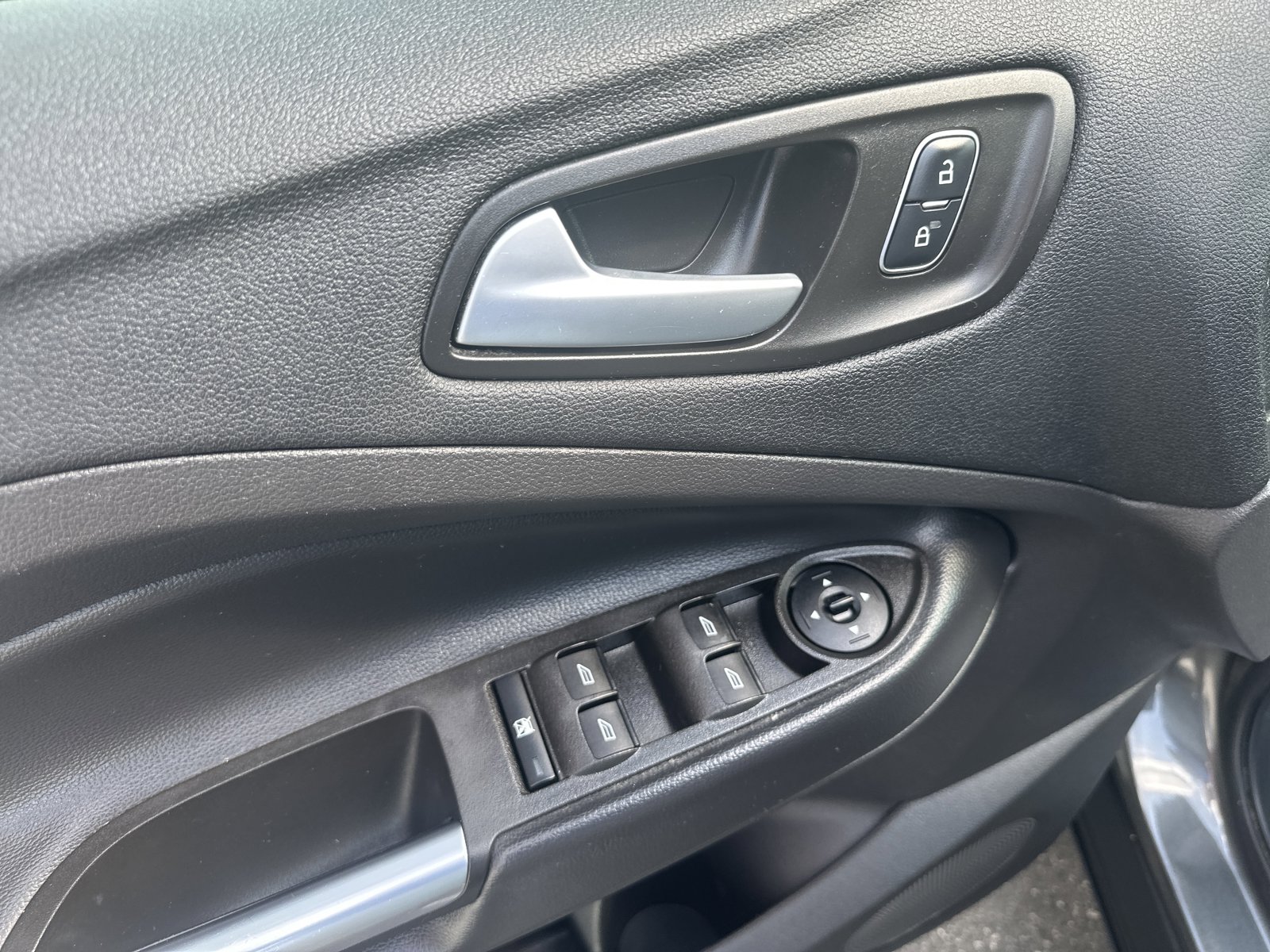 Used 2017 Ford Escape SE FWD image 9